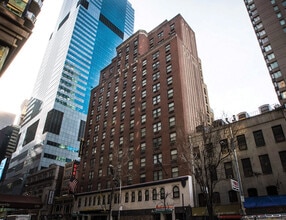 234 W 48th St, New York, NY à louer Photo intérieure- Image 2 de 3