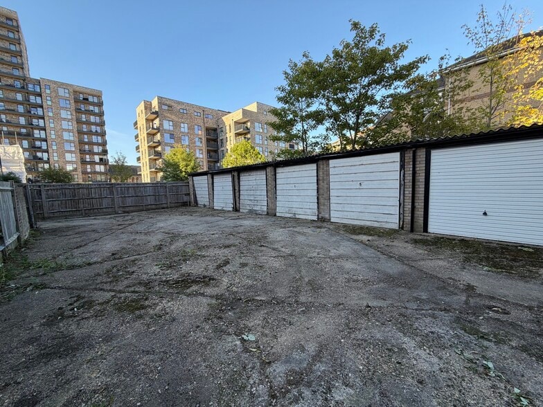 7 St. Johns Rd, Harrow à louer - Photo du bâtiment - Image 2 de 4