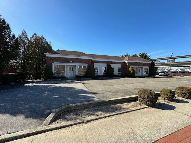 20 John St, Amityville, NY à louer - Photo du bâtiment - Image 2 de 16