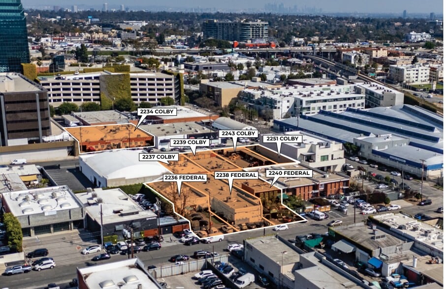 West LA Industrial Portfolio portefeuille de 15 propriétés à vendre sur LoopNet.ca - Aérien - Image 2 de 17