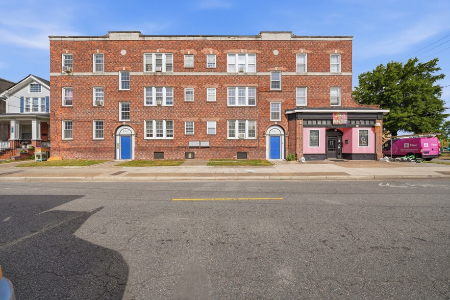 2811-2815 Colonial Avenue portfolio of 2 properties for sale on LoopNet.ca - Building Photo - Image 1 of 7