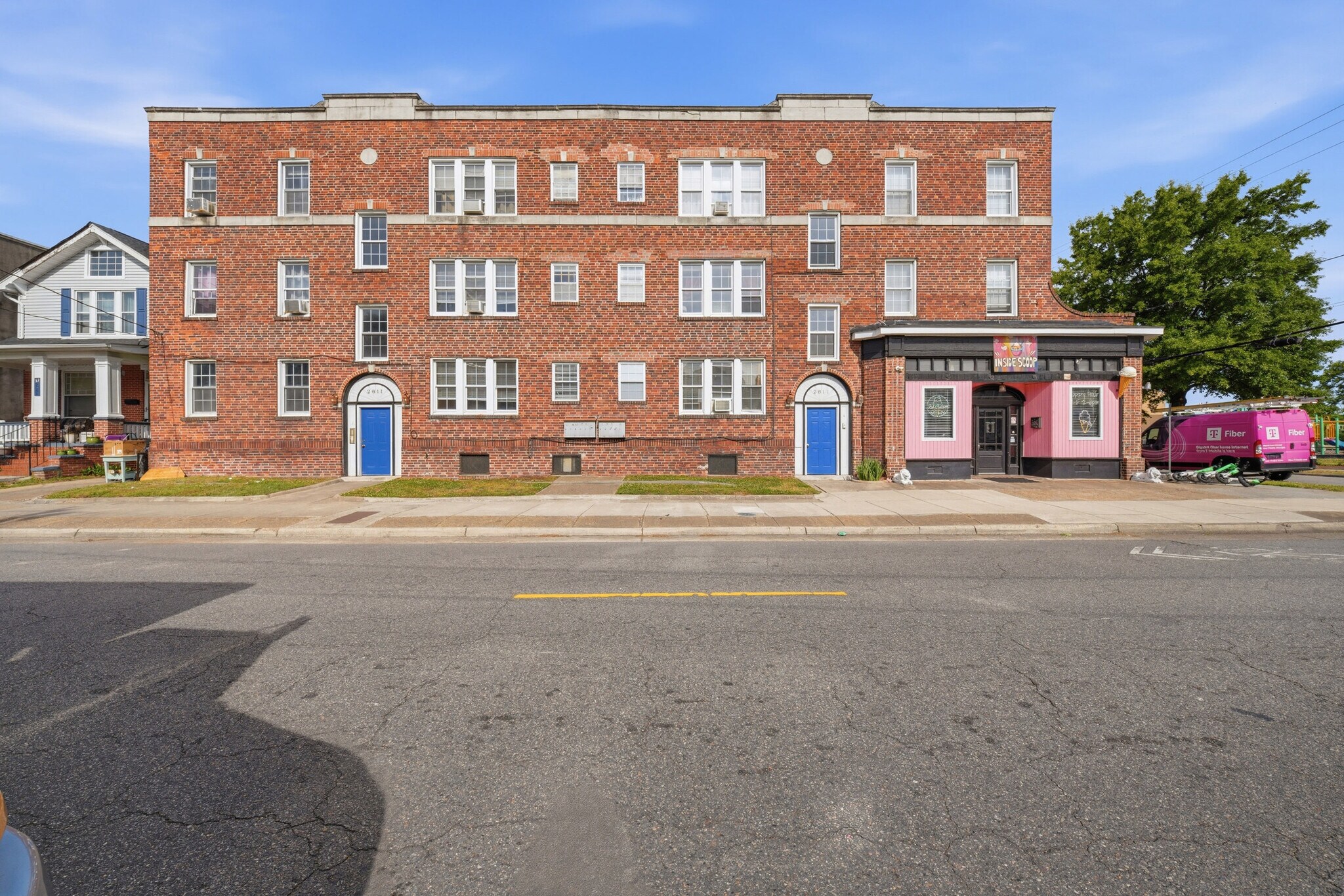 2811-2815 Colonial Avenue portefeuille de 2 propriétés à vendre sur LoopNet.ca Photo du bâtiment- Image 1 de 8