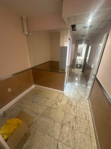 1164 1st Ave, New York, NY à vendre - Photo du bâtiment - Image 3 de 12