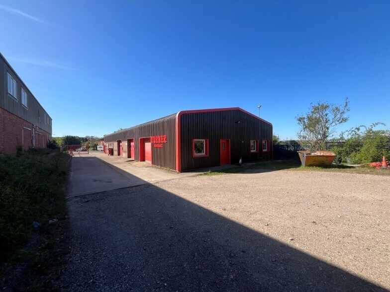 Milner Rd, Sudbury à louer - Photo du bâtiment - Image 3 de 3