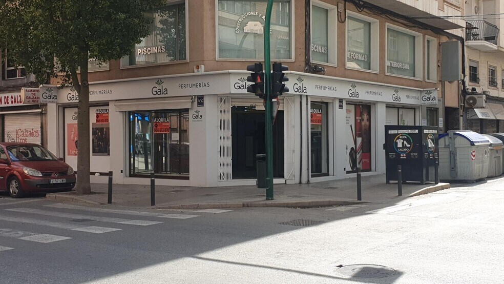 Commerce de détail dans Elche, Alicante à louer - Photo du bâtiment - Image 1 de 17