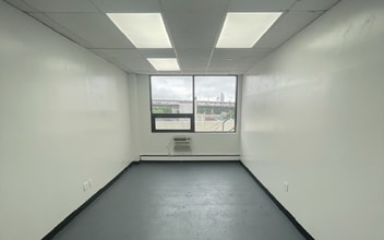 43-49 10th St, Long Island City, NY for lease Building Photo- Image 1 of 1