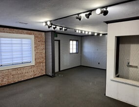 2514 E Indian School Rd, Phoenix, AZ for lease Interior Photo- Image 2 of 2