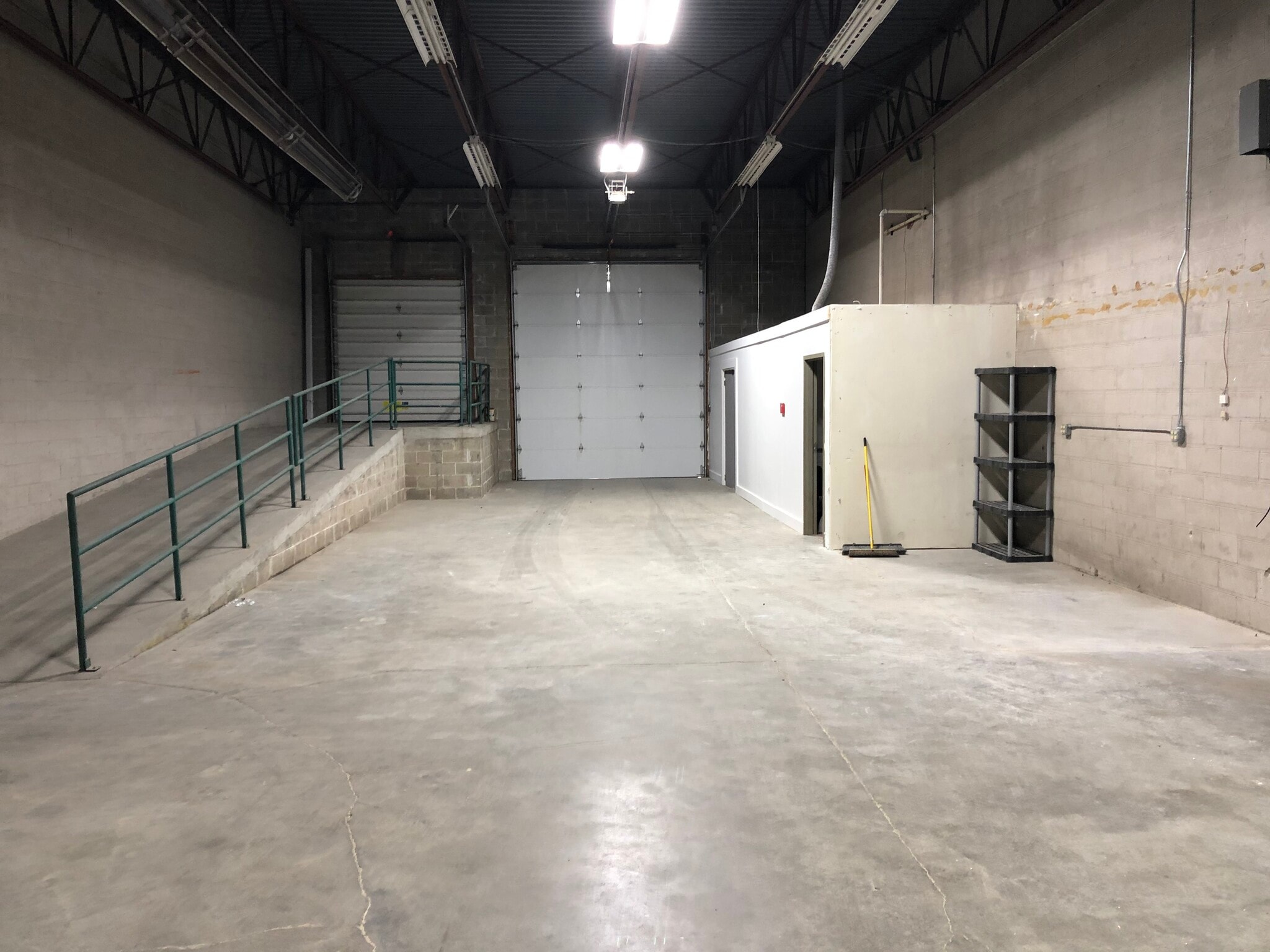 4817 N 56th St, Lincoln, NE for lease Interior Photo- Image 1 of 3