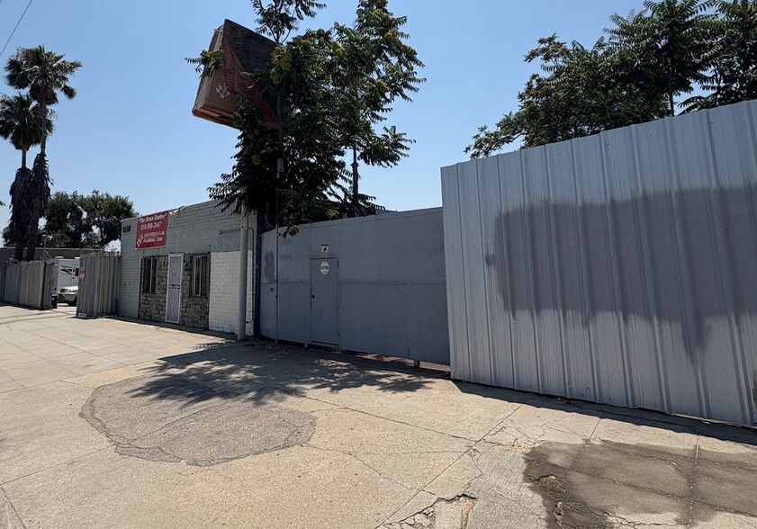 13117 San Fernando Rd, Rancho Cascades, CA à vendre - Photo principale - Image 2 de 5