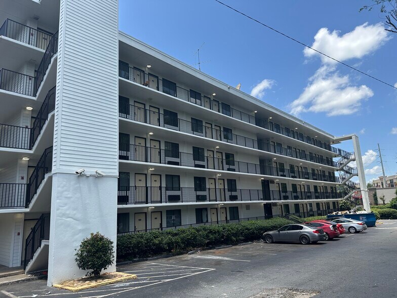 Fifth Street Capital Portfolio portefeuille de 6 propriétés à vendre sur LoopNet.ca - Photo du bâtiment - Image 2 de 25