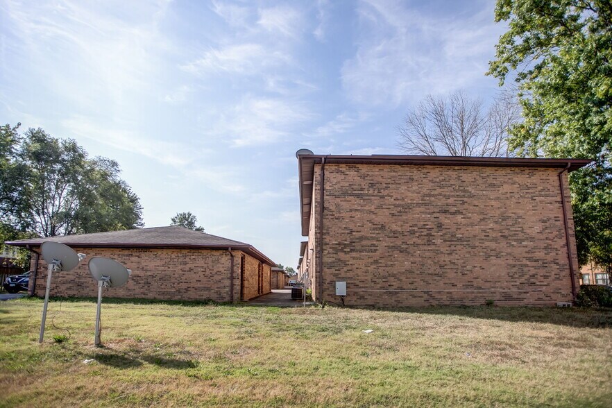 1000 Belle Valley Dr, Belleville, IL à vendre - Photo du bâtiment - Image 3 de 7