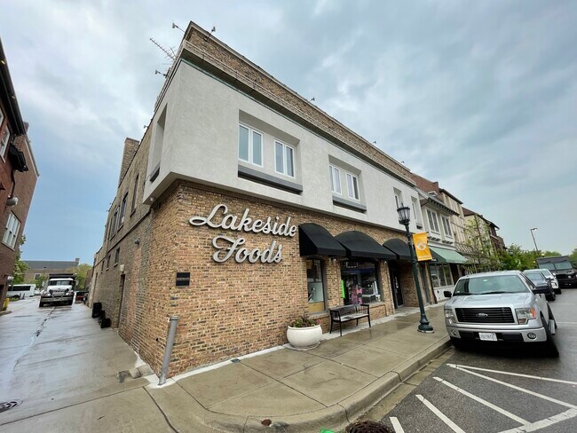 Plus de détails pour 800 Elm St, Winnetka, IL - Commerce de détail à louer