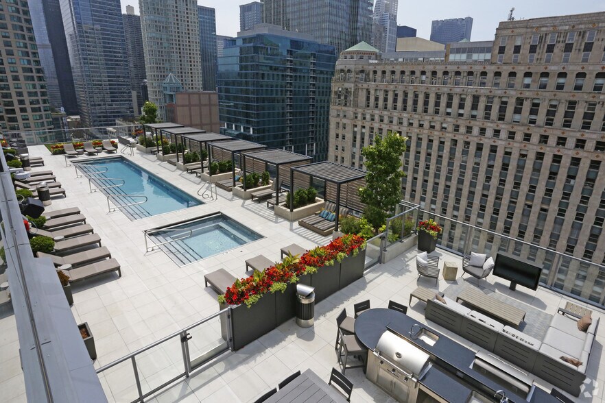 221 W Hubbard St, Chicago, IL à louer - Photo du bâtiment - Image 2 de 56