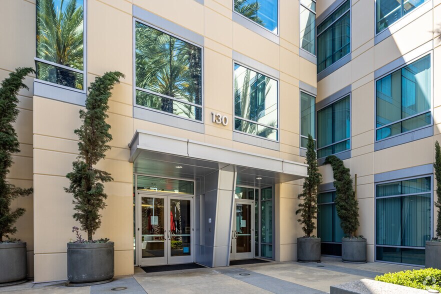 130 Vantis Dr, Aliso Viejo, CA à louer - Photo du bâtiment - Image 1 de 10