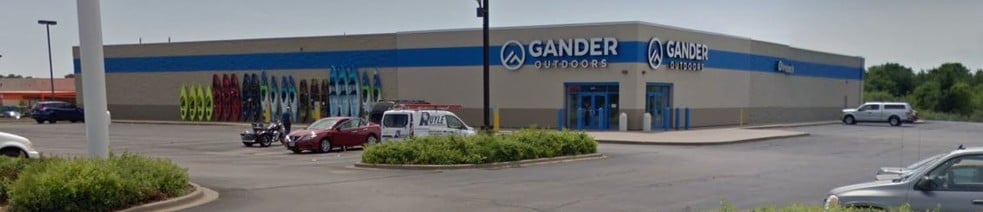 5114 W Holiday Dr, Peoria, IL for lease - Building Photo - Image 1 of 9