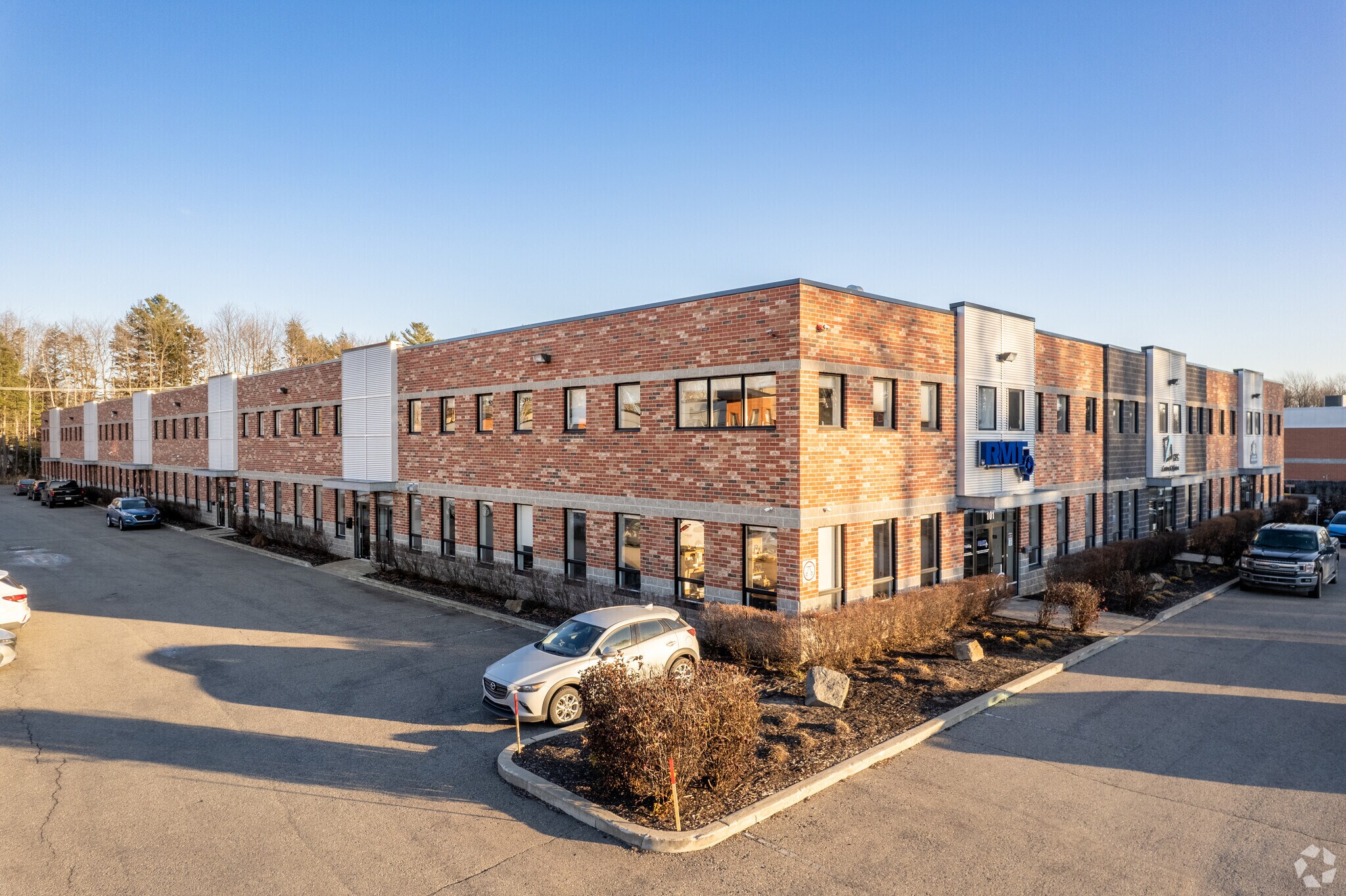 30 Rue Émilien-Marcoux, Blainville, QC for sale Primary Photo- Image 1 of 7