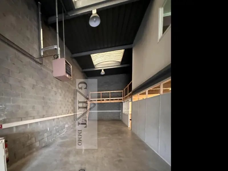 Industrial in Alfortville for sale Interior Photo- Image 1 of 8