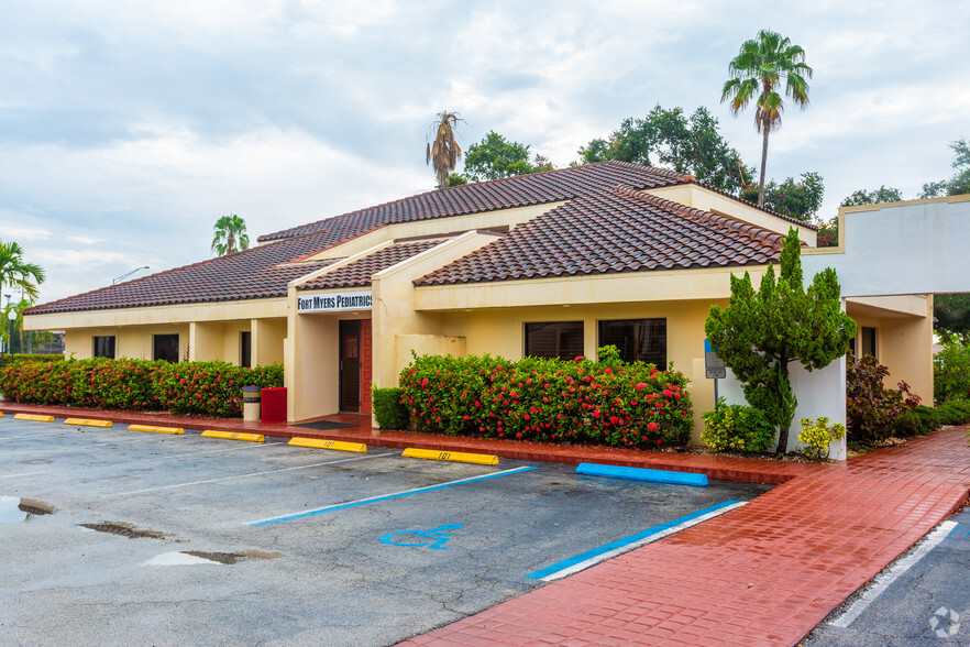 5285 Summerlin Rd, Fort Myers, FL for lease - Building Photo - Image 2 of 4