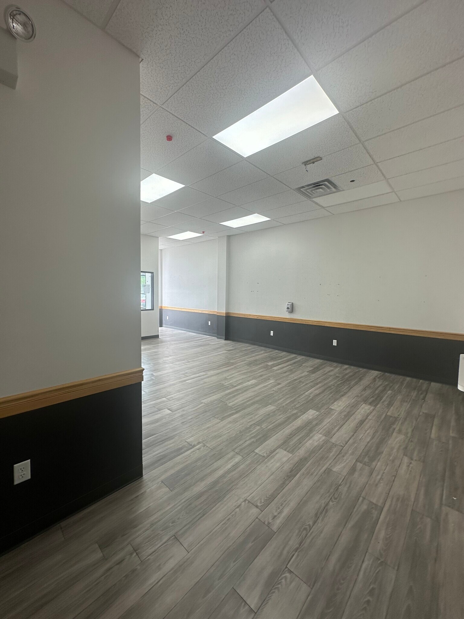 1760 Eastern Pky, Brooklyn, NY for lease Interior Photo- Image 1 of 3