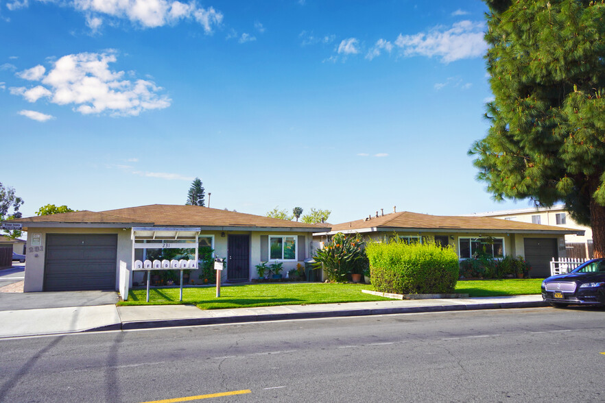 221-233 Avocado St, Costa Mesa, CA à vendre - Photo principale - Image 1 de 1