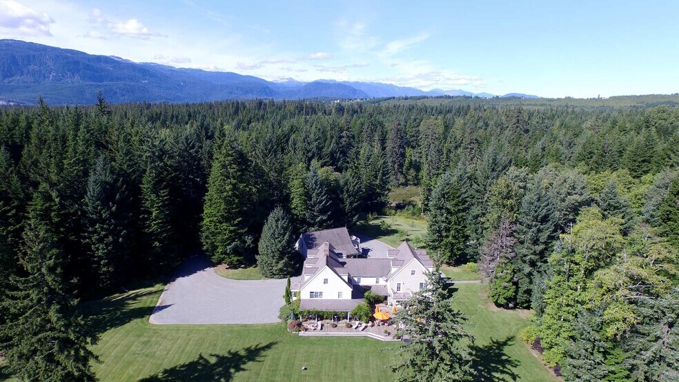 2255 Kitamaat Village Rd, Kitimat, BC à vendre - Photo du bâtiment - Image 3 de 6