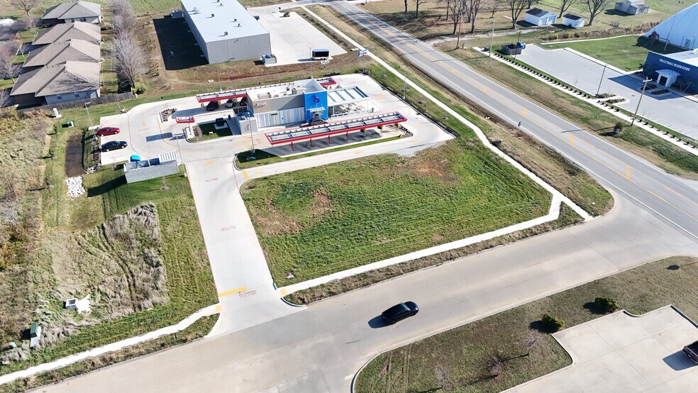 5450 12th st, Ozark, MO à vendre - Photo du bâtiment - Image 2 de 4