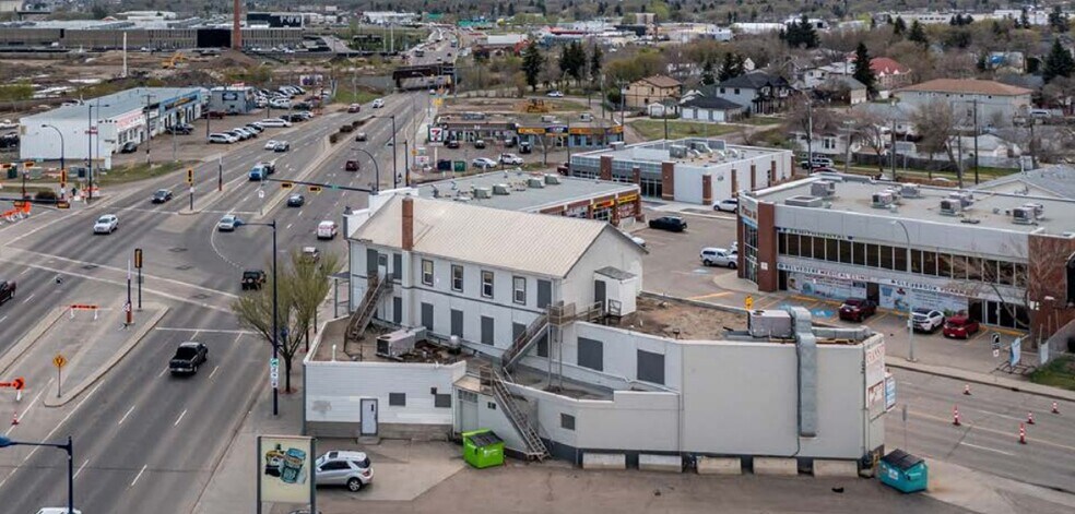 12740 Fort Rd NW, Edmonton, AB à vendre - Photo du bâtiment - Image 2 de 2