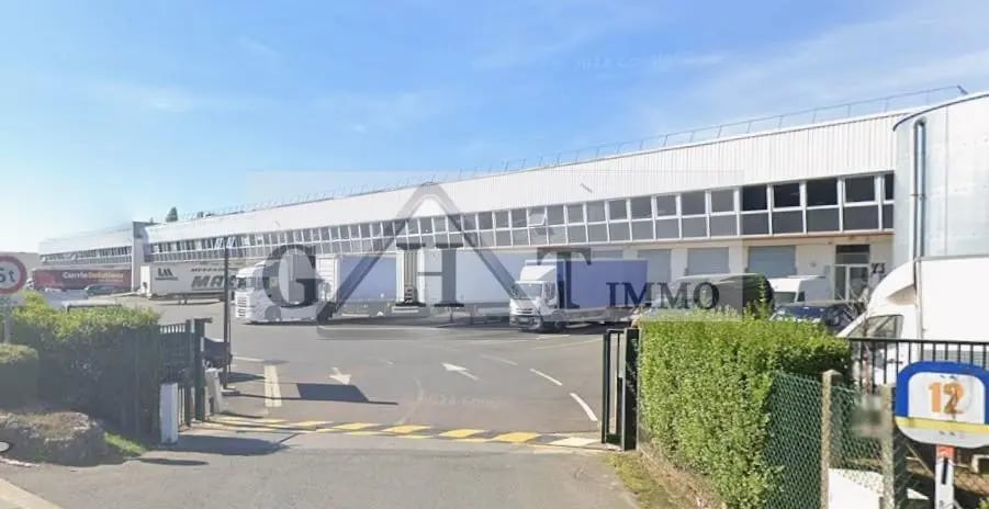 Industrial in Marly-la-Ville for lease Building Photo- Image 1 of 4