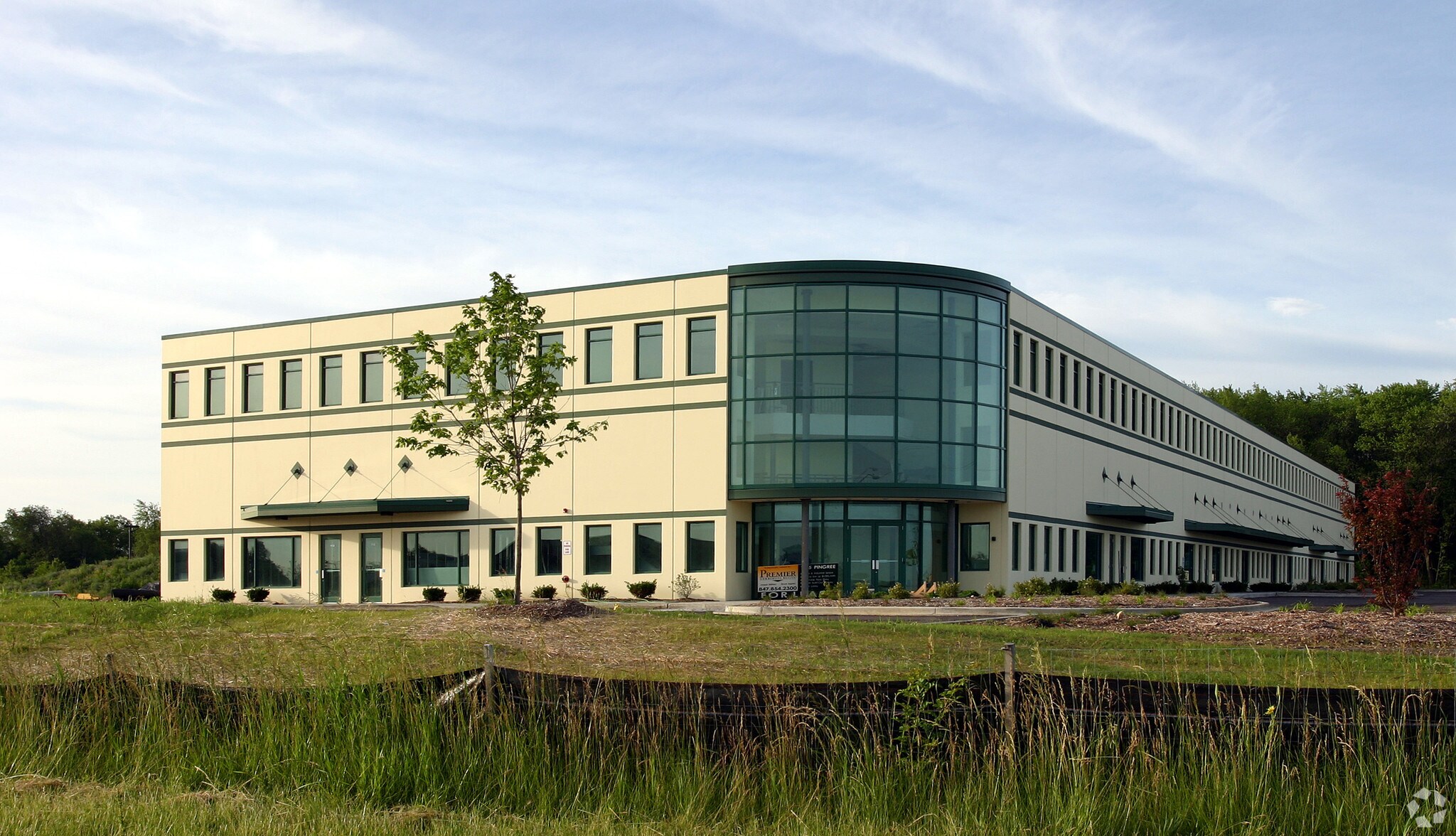 1095 Pingree Rd, Crystal Lake, IL for lease Primary Photo- Image 1 of 8