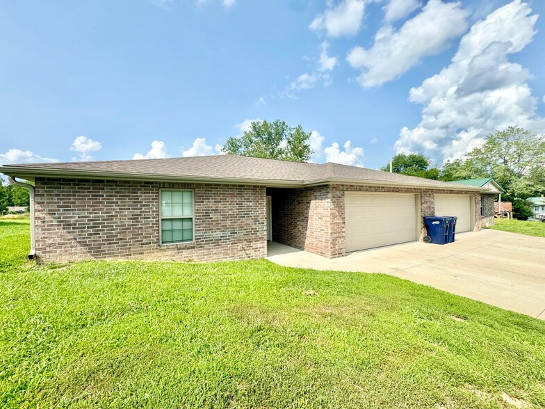 723 Hawthorne St, Houston, MO à vendre - Photo du bâtiment - Image 2 de 14