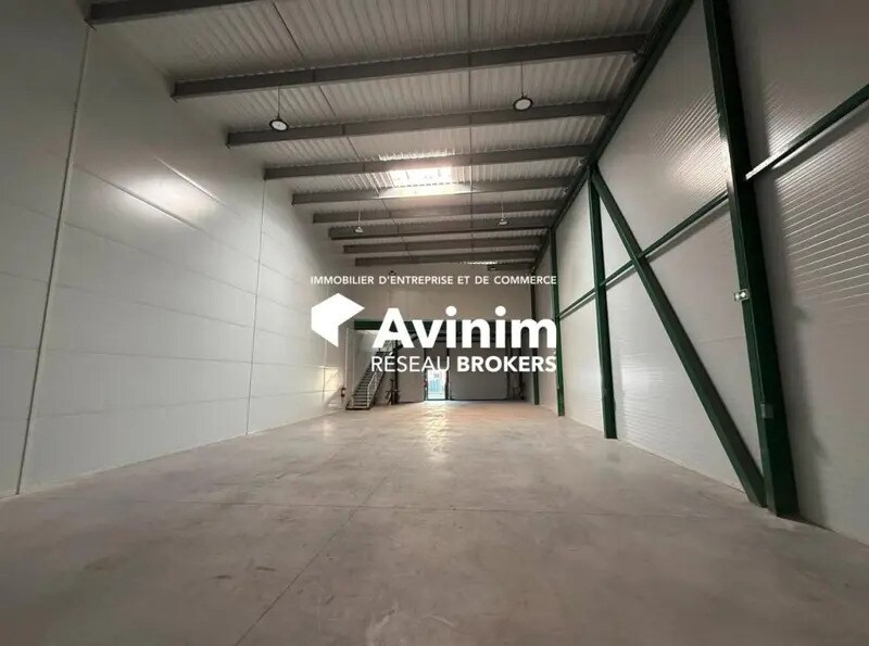 Industrial in Bernes-sur-Oise for lease Building Photo- Image 1 of 4