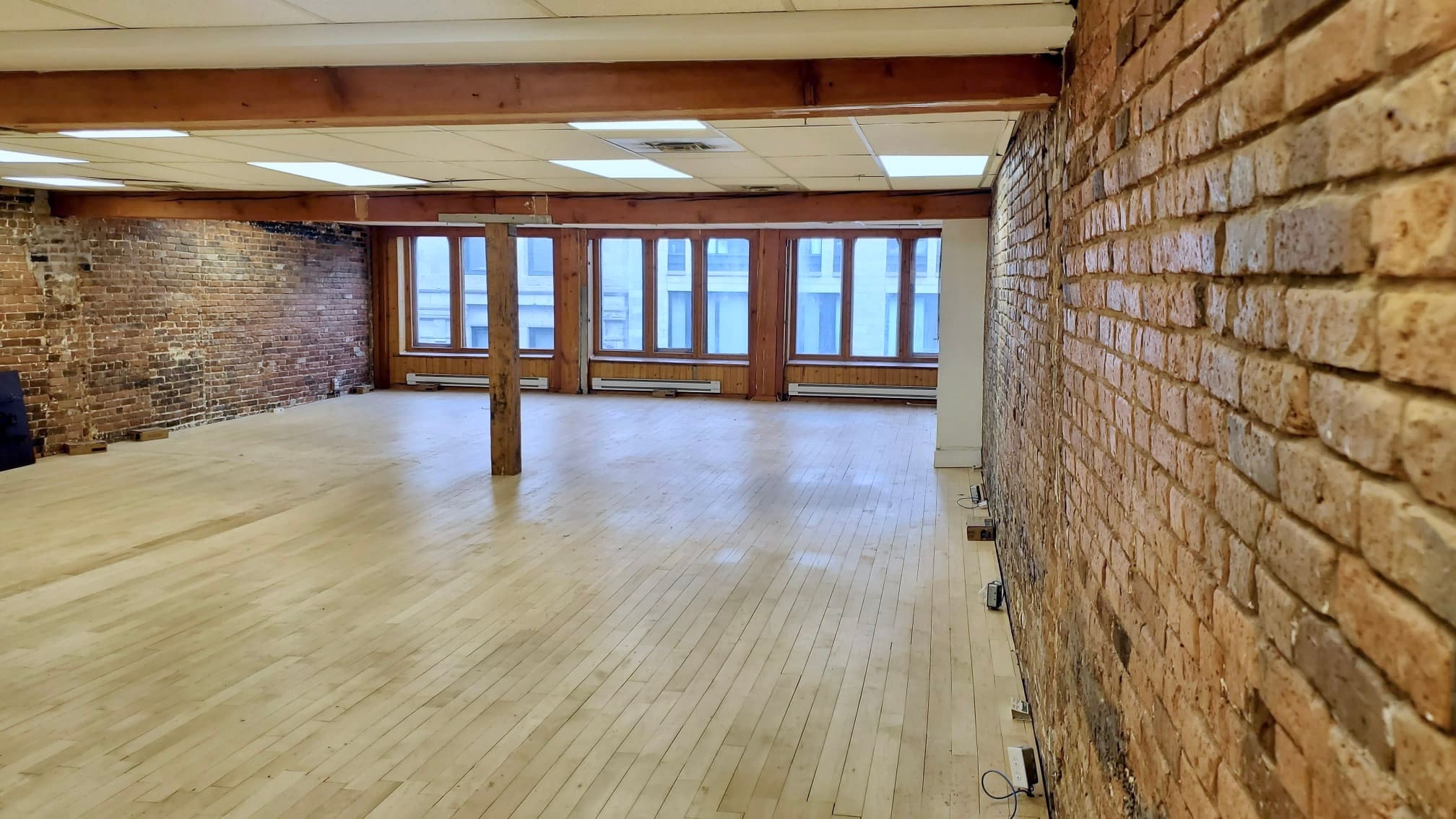 430-432 Rue Sainte-Hélène, Montréal, QC for lease Interior Photo- Image 1 of 10