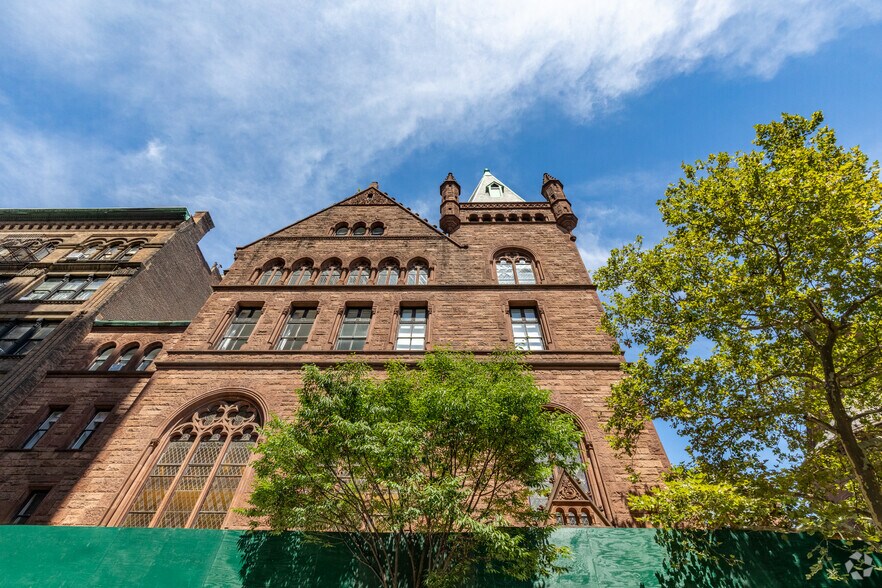 205 E 16th St, New York, NY à louer - Photo du bâtiment - Image 3 de 4