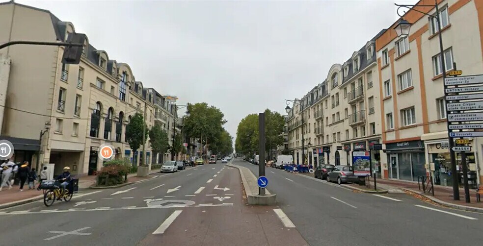 Retail in Antony for sale - Building Photo - Image 1 of 3