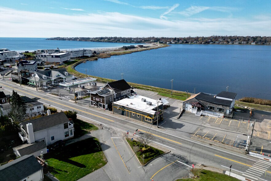 116-124 Aquidneck Ave, Middletown, RI à vendre - Aérien - Image 3 de 11