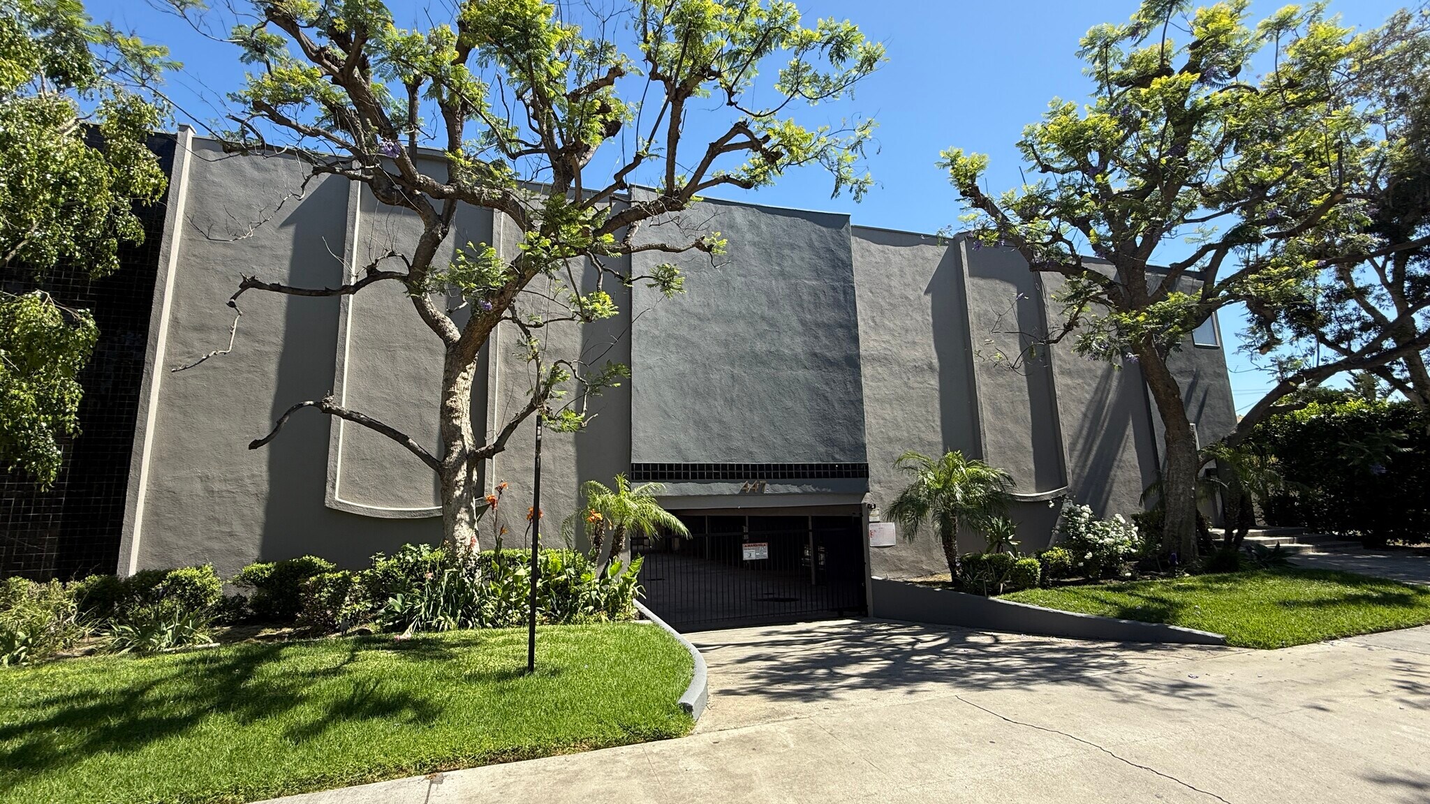 447 W Elk Ave, Glendale, CA à vendre Photo du bâtiment- Image 1 de 8