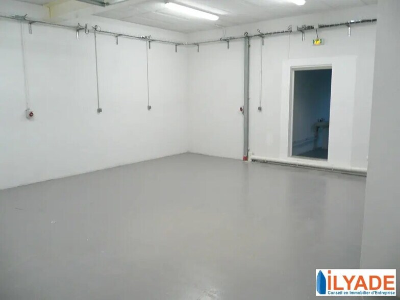 Flex in Rousset for lease - Building Photo - Image 2 of 7