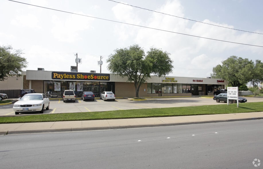 805-813 Melbourne Rd, Hurst, TX for lease - Primary Photo - Image 1 of 12