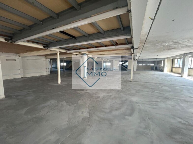 Flex in Paris for lease - Interior Photo - Image 1 of 12