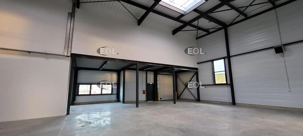Flex in Colombier-Saugnieu for lease - Interior Photo - Image 3 of 5