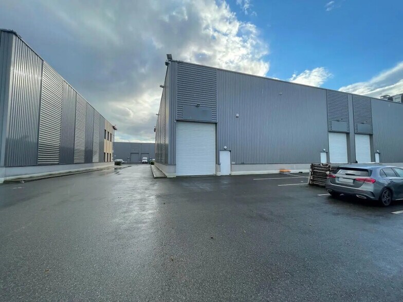 Flex in Le Blanc-Mesnil for lease - Building Photo - Image 2 of 7