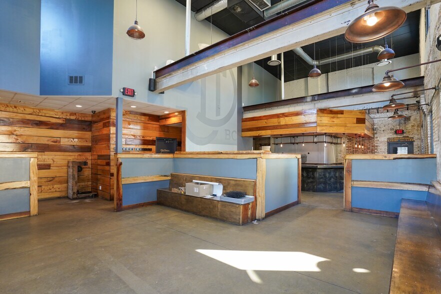 1825 W Main St, Fort Wayne, IN for lease - Building Photo - Image 2 of 8