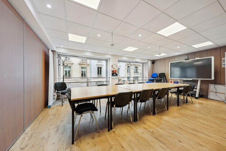28 Rue De Lisbonne, Paris for sale - Building Photo - Image 2 of 14
