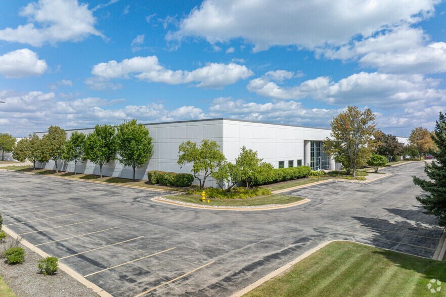 3540-3630 Amhurst Pky, Waukegan, IL for lease - Building Photo - Image 2 of 24