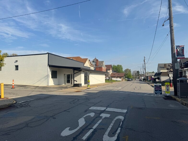 126 Grand Ave, Mars, PA for sale - Building Photo - Image 2 of 4