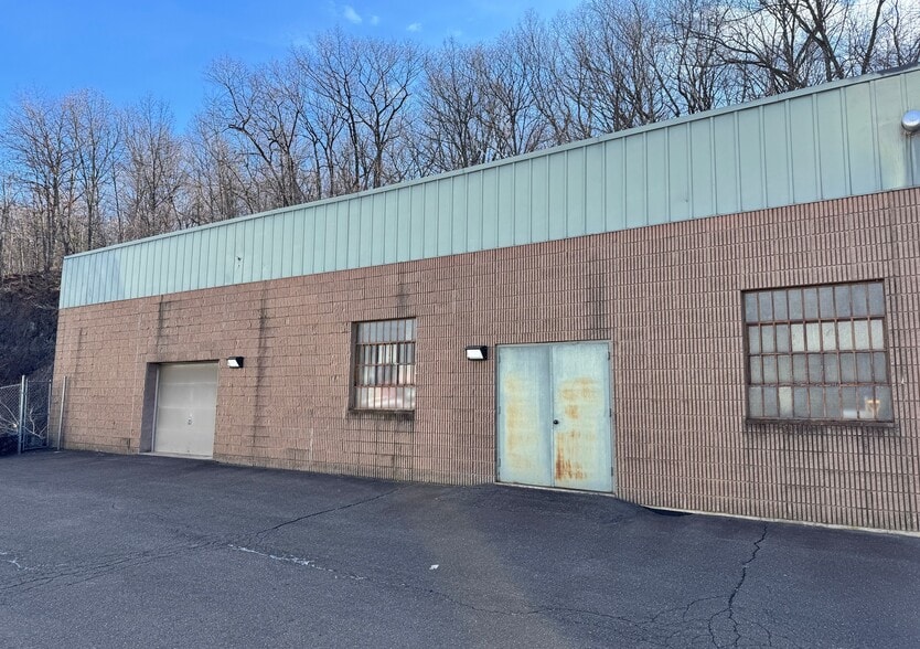 2400R Berlin Tpke, Ct, Newington, CT for lease - Building Photo - Image 2 of 2