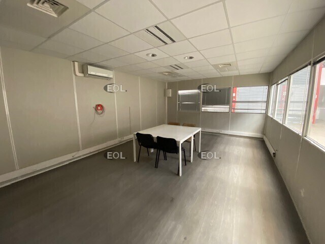 Flex in Vitrolles for lease - Interior Photo - Image 3 of 5