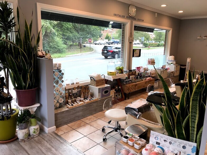 652 Main Rd, Towaco, NJ à louer - Photo du bâtiment - Image 2 de 16