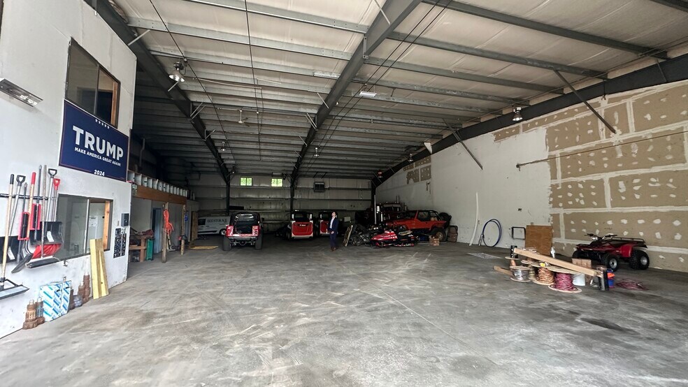 304 Raymond Rd, Candia, NH à vendre - Photo du bâtiment - Image 3 de 3