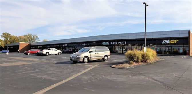 11970-11994 Dorsett Rd, Maryland Heights, MO for lease - Building Photo - Image 2 of 8